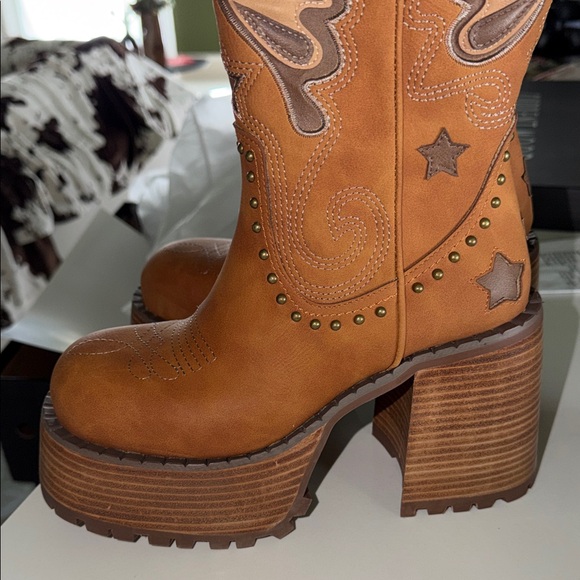 Current Mood Tan Embroidered Platform Western Heeled Boots - Picture 3 of 4